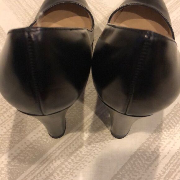 Michael Kors Black Round Toe Chunky Heels - Picture 7 of 8